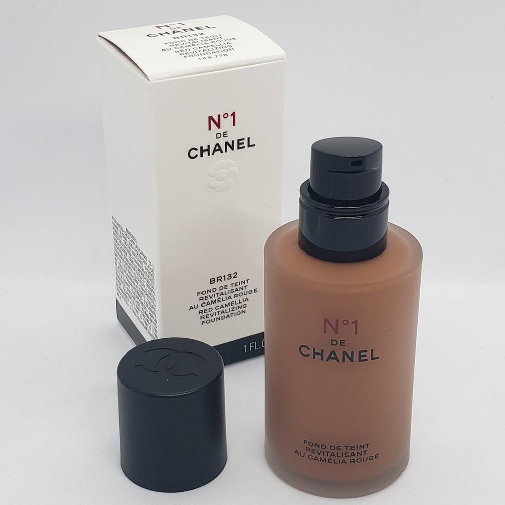 Chanel No.1 de CHANEL Red Camelia Revitalizing Foundation BR132 New - Picture 4 of 4
